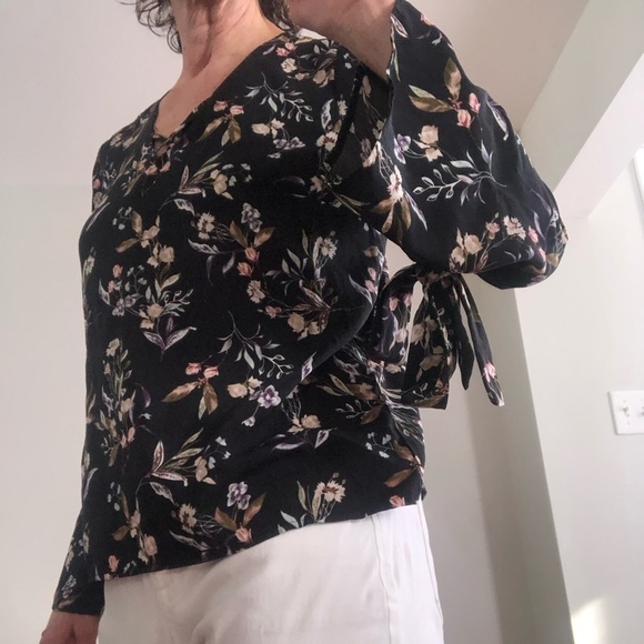 Dex - Black Floral  Bell Sleeves with Bow Size M - Picture 5 of 15